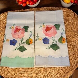 Set 2 Hand Stitched Appliqué Floral Tea Towels Blue Green Scalloped Edge 20”x 12